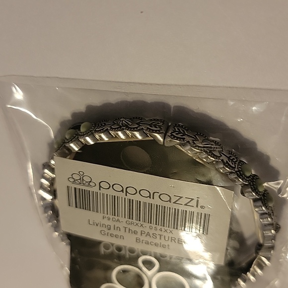 Living In The PASTURE Green Bracelet Western Fashion Jewelry Paparazzi - Picture 4 of 4